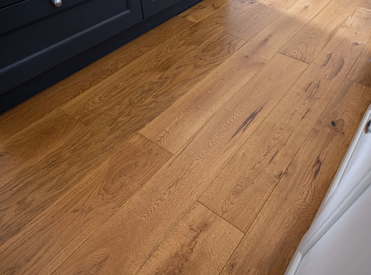 Knightsbridge 190mm Golden Handscraped Lacquered Straight Engineered