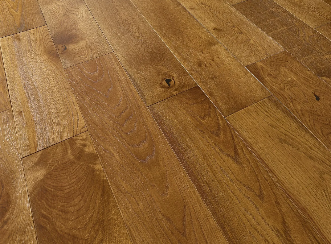 Richmond 190mm Golden Brushed & Lacquered Straight Engineered